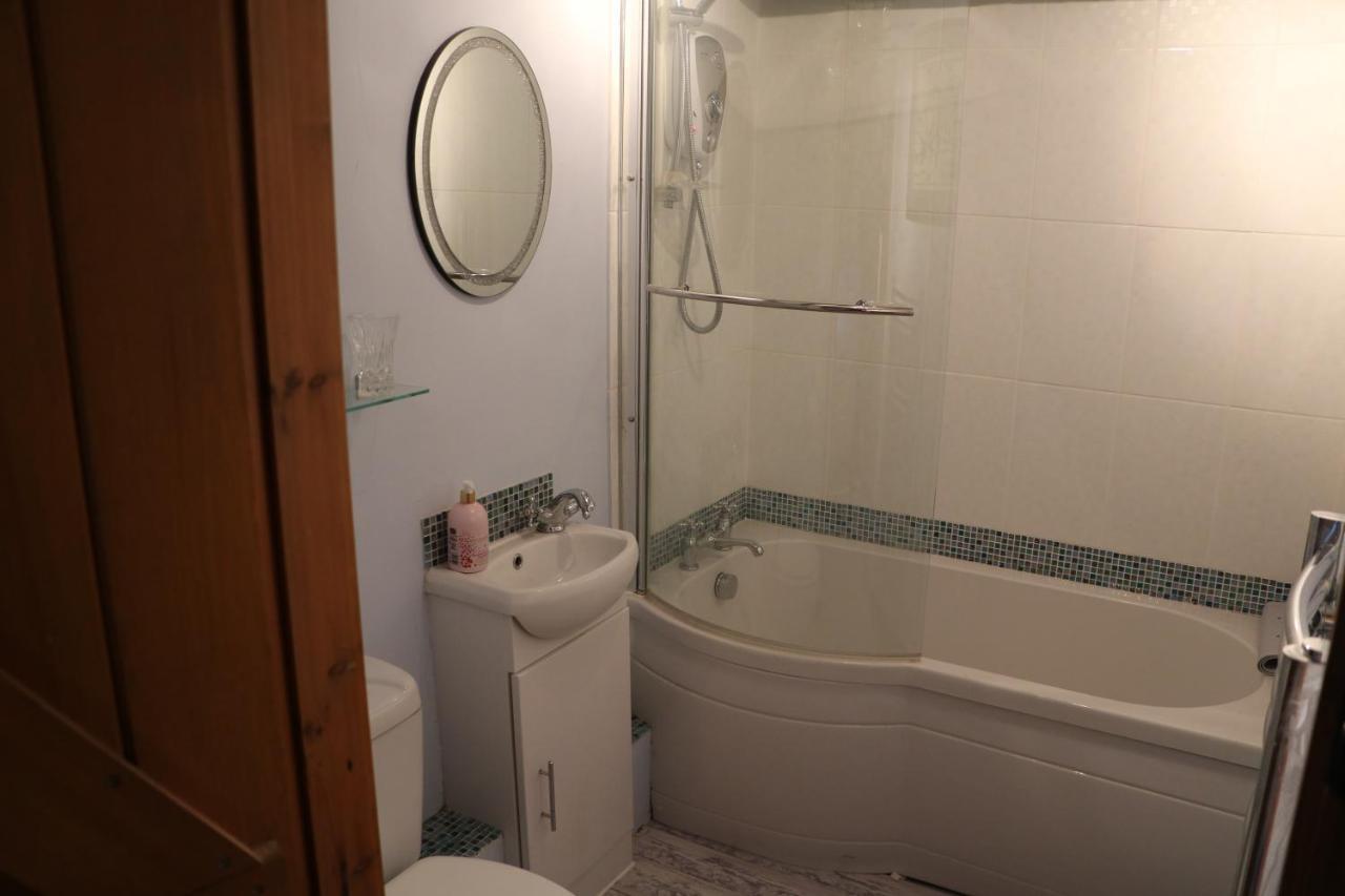 Flat 1 - The Old Mill - Bowbridge Lock - Stroud Apartment Stroud  Bagian luar foto